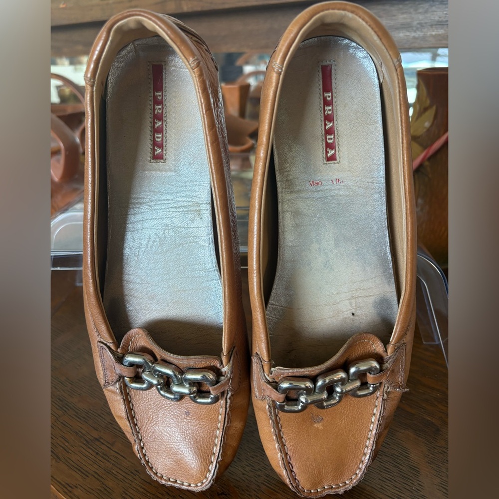 Vintage Prada, driving shoes, leather with metal chain accents. 37.5/Size 7 US. - Picture 8 of 12